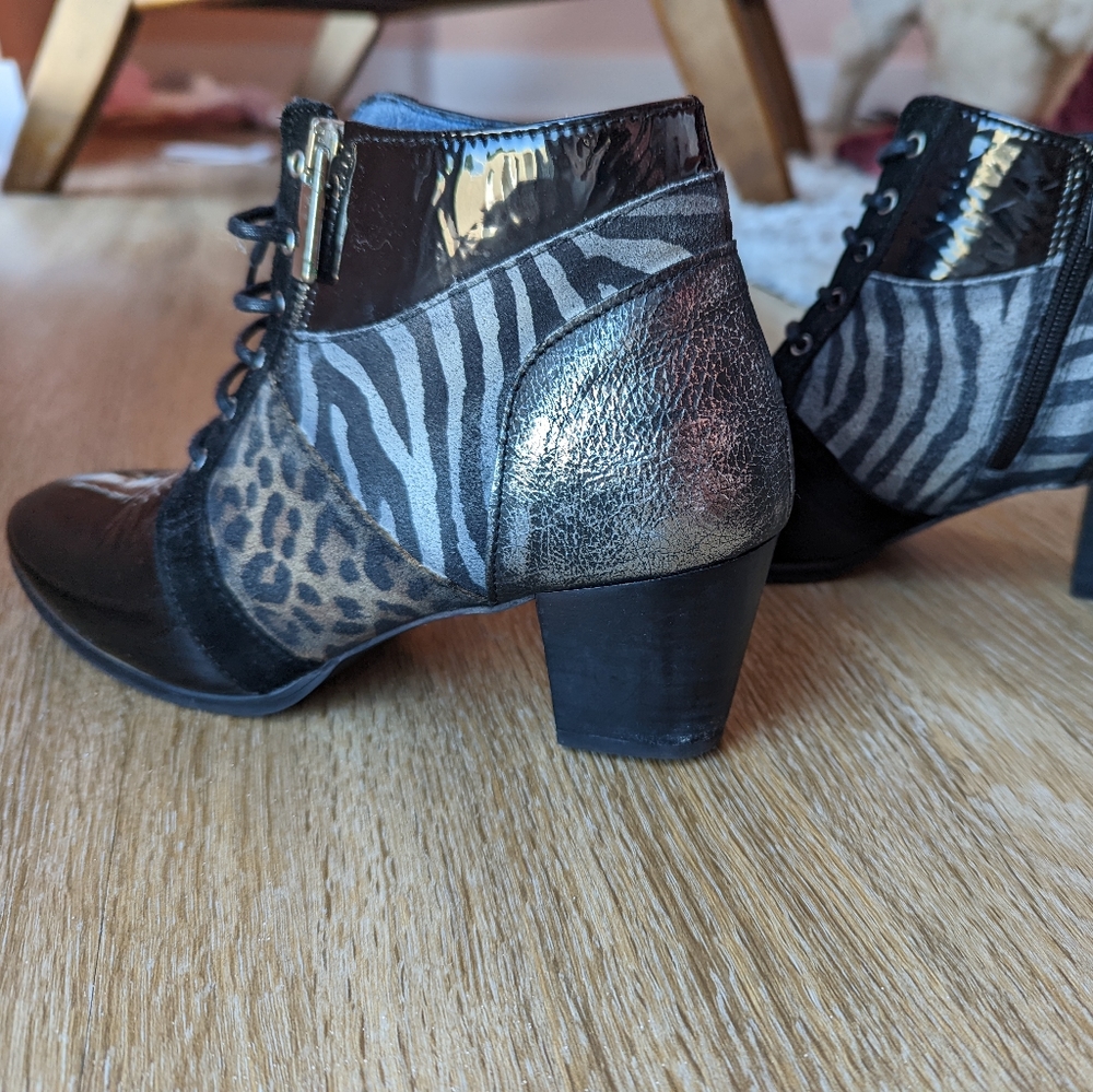 Boots - Size 37 - Unity In Diversity